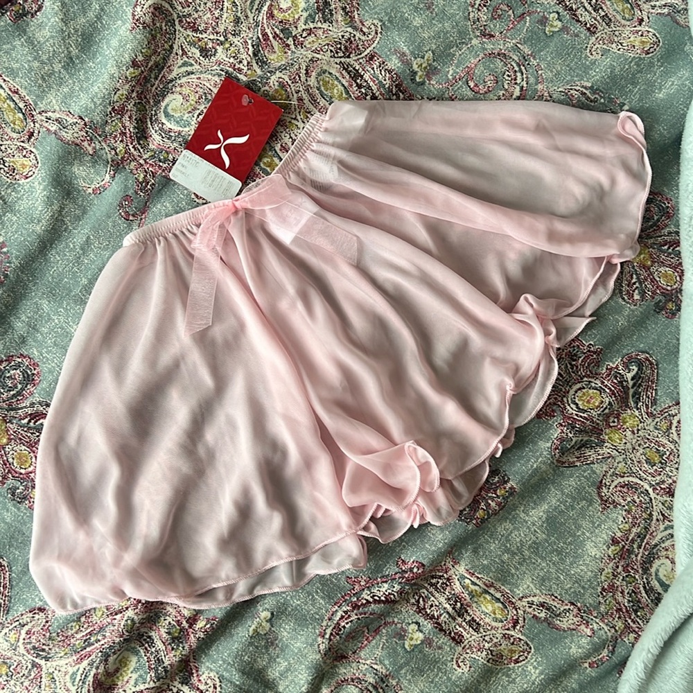 Brand new Capezio Girls Pull On Circular Skirt